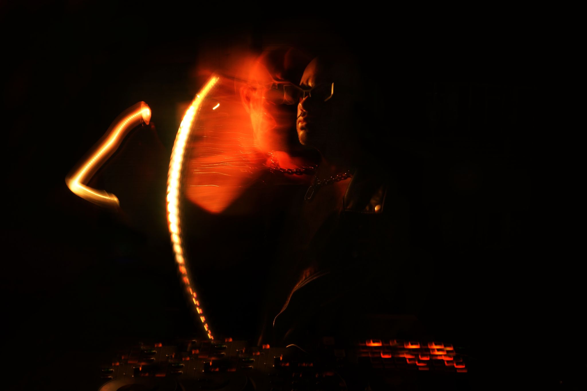 Tom Draco performing